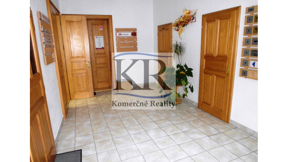 Kancelária na prenájom, Hlavná – centrum, Trnava, 40m2, 300,-EUR + DPH