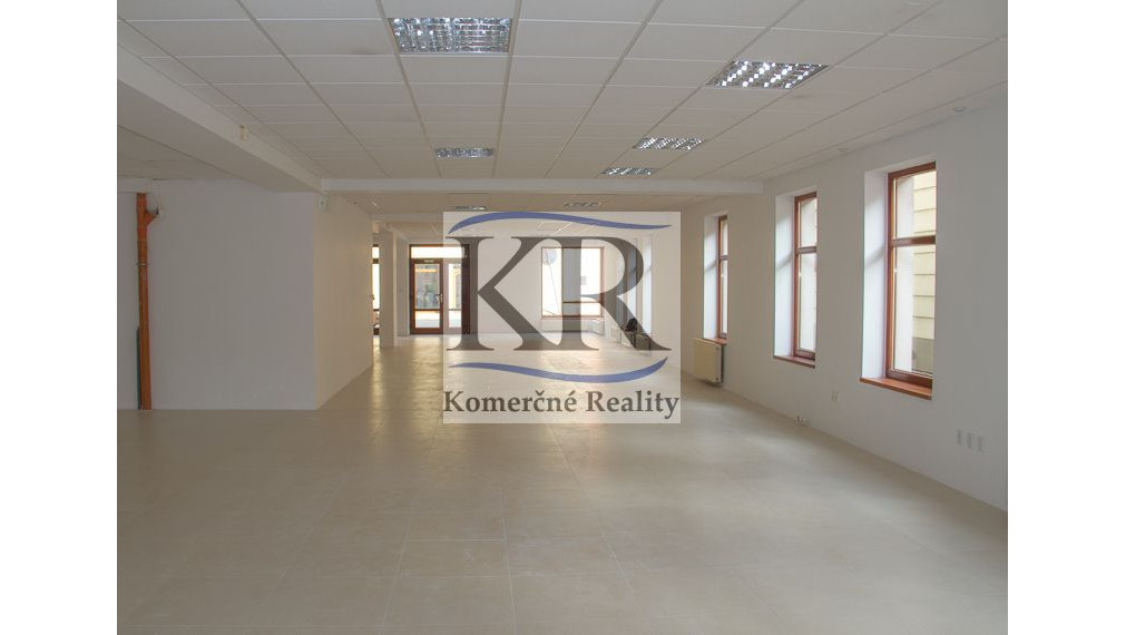 Obchodné priestory na prenájom, Františkánska ulica, Trnava 390 m2