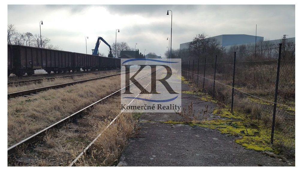 Spevnené voľné plochy, v uzavretom areály, Vráble