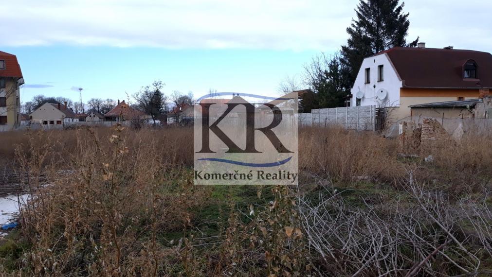 Lukratívny stavebný pozemok 1330m2 priamo v centre Sládkovičova