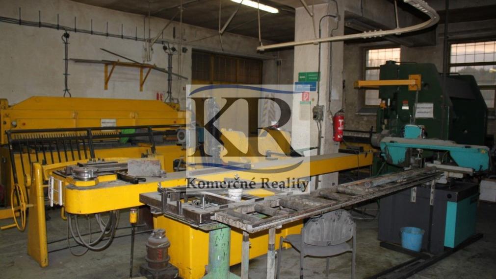 Priemyselná budova 1200 m2 na PREDAJ, Trenčín