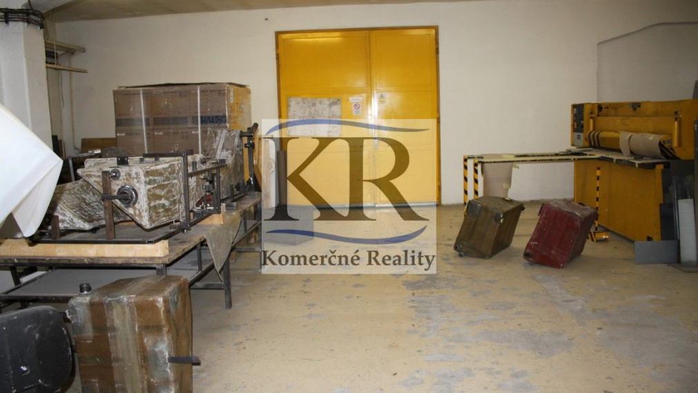 Priemyselná budova 1200 m2 na PREDAJ, Trenčín