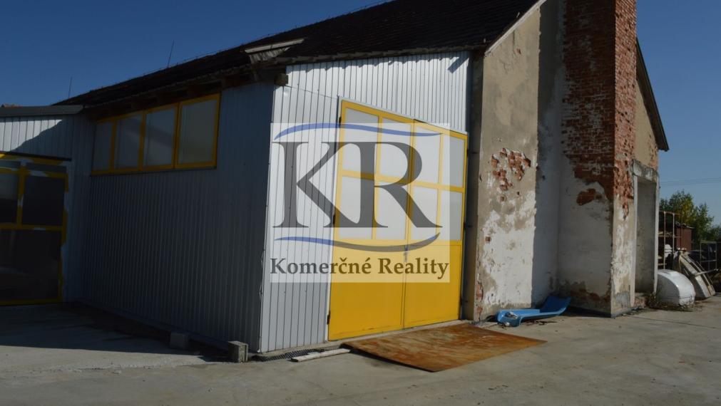 Priemyselná budova 1200 m2 na PREDAJ, Trenčín