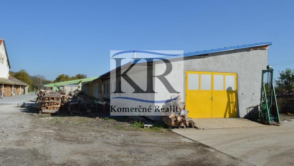 Priemyselná budova 1200 m2 na PREDAJ, Trenčín