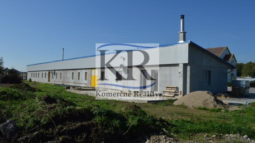 Priemyselná budova 1200 m2 na PREDAJ, Trenčín
