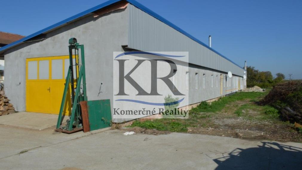 Priemyselná budova 1200 m2 na PREDAJ, Trenčín