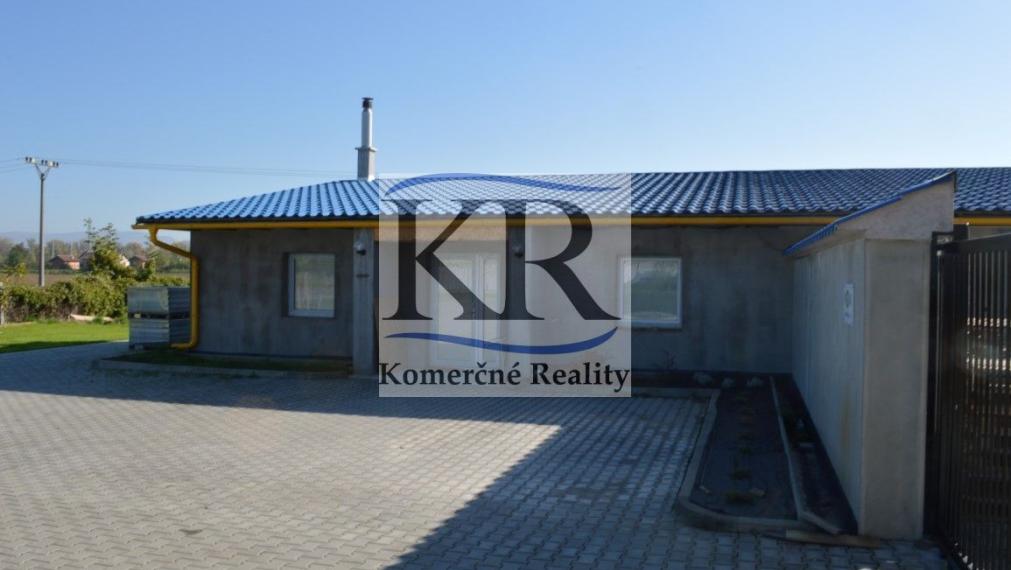 Priemyselná budova 1200 m2 na PREDAJ, Trenčín