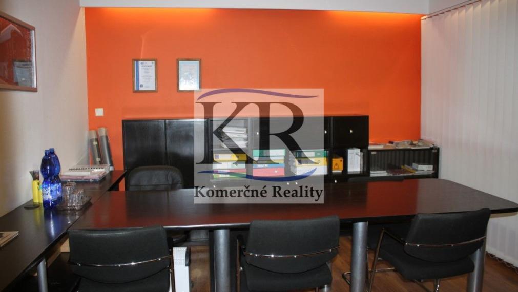 Priemyselná budova 1200 m2 na PREDAJ, Trenčín