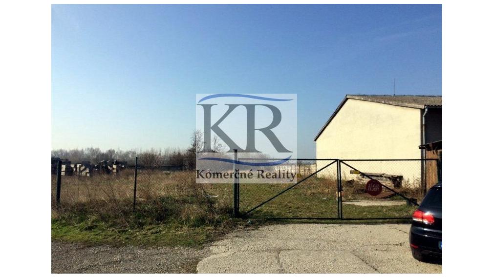 Pozemok o veľkosti 2500m2 vo Veľkých Úľanoch na prenájom