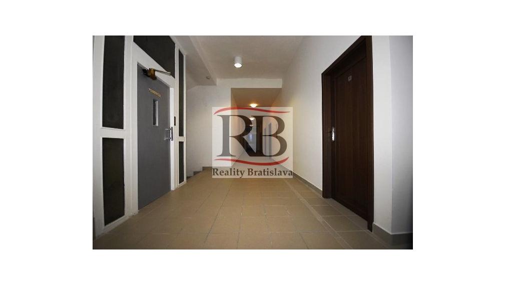 Kancelária na prenájom - 35,44m2, Drevárska, Pezinok