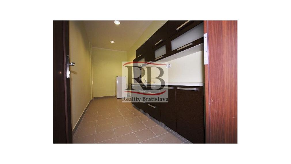 Kancelária na prenájom - 35,44m2, Drevárska, Pezinok