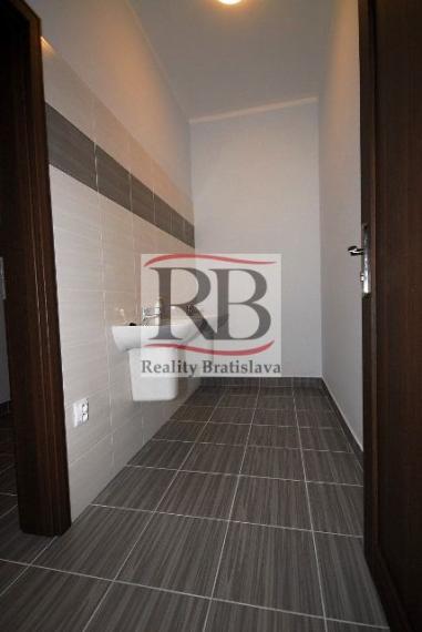 Kancelária na prenájom - 35,44m2, Drevárska, Pezinok