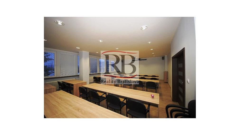 Administratívny priestor na Drevárskej ul. v obci Pezinok