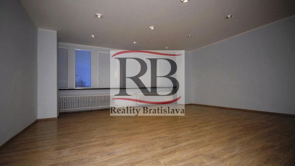 Administratívny priestor na Drevárskej ul. v obci Pezinok