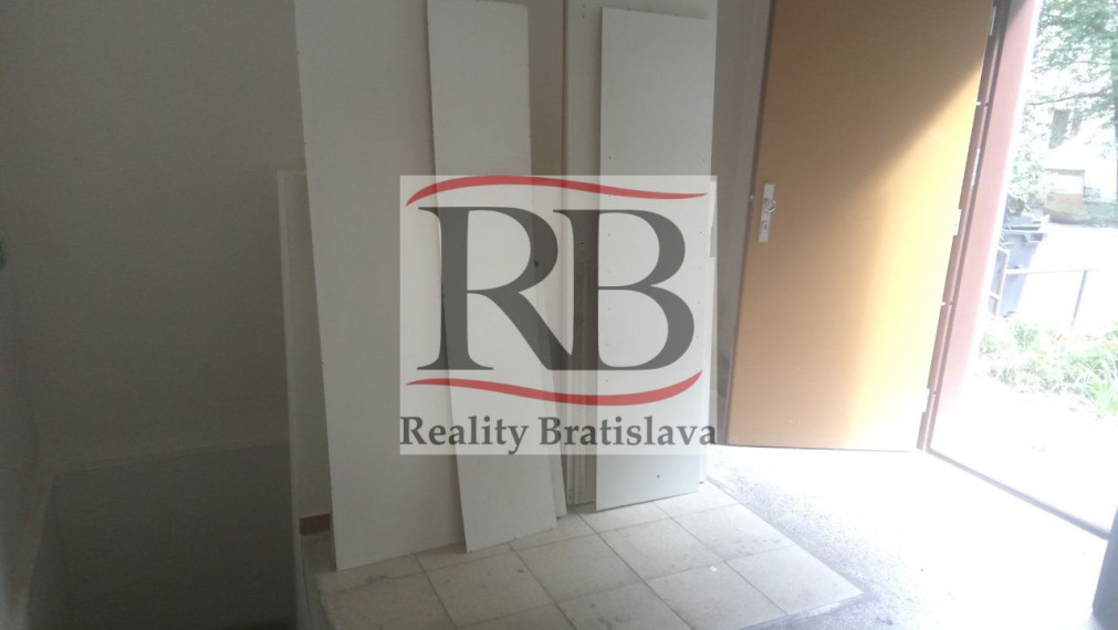 Obchodný priestor na prenájom, Krížna - Bratislava I