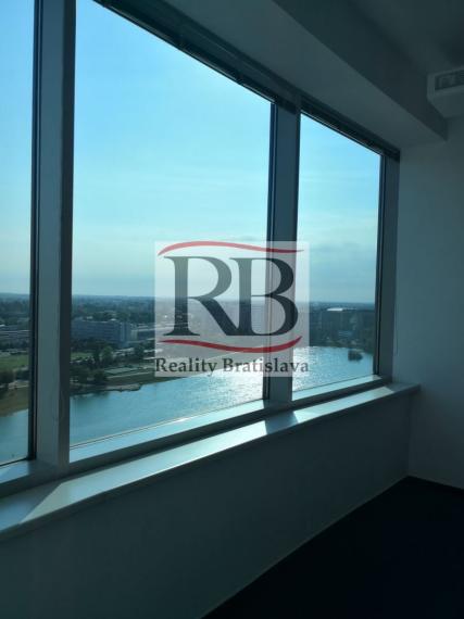 Administratívne priestory vysokého štandardu v Polus Tower na Vajnorskej ul. v Bratislave 3