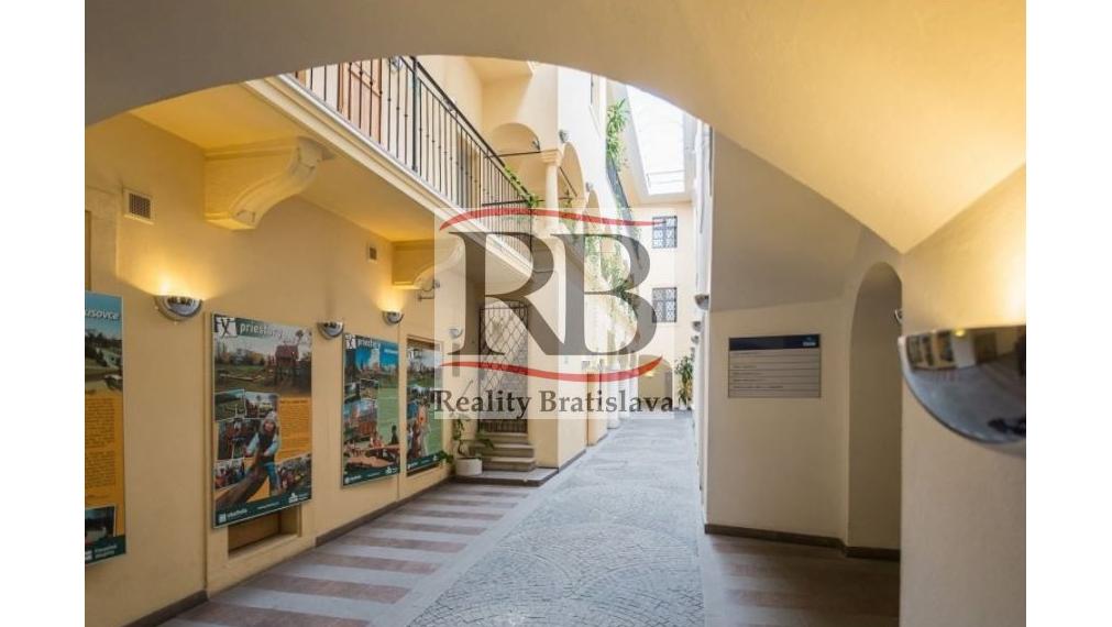 Kancelária na Michalskej ulici v Starom Meste