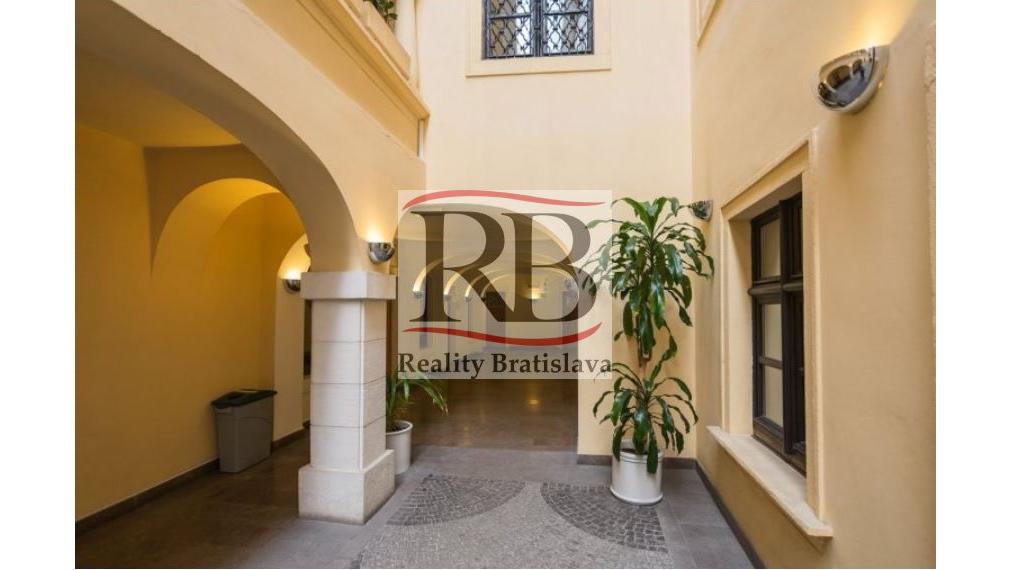 Kancelária na Michalskej ulici v Starom Meste