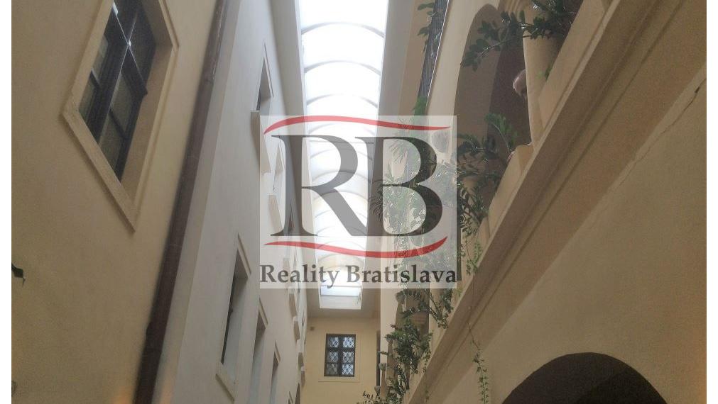 Kancelária na Michalskej ulici v Starom Meste