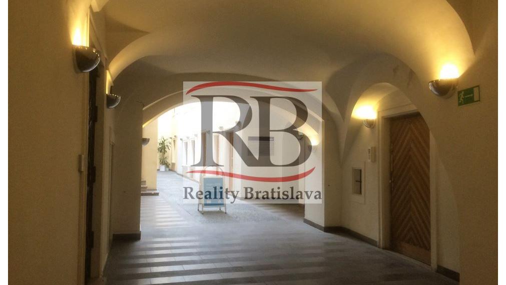 Kancelária na Michalskej ulici v Starom Meste