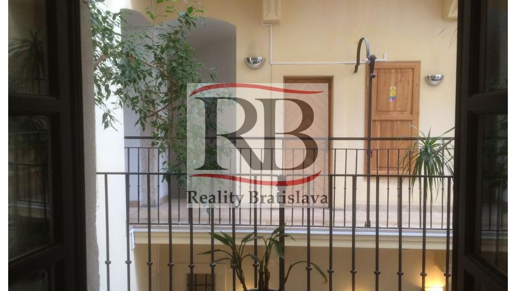 Kancelária na Michalskej ulici v Starom Meste