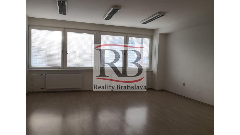 Uzavretý kancelársky celok v blízkosti trhoviska Miletičova, 244 m2 alebo 484 m2