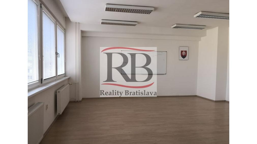 Uzavretý kancelársky celok v blízkosti trhoviska Miletičova, 244 m2 alebo 484 m2