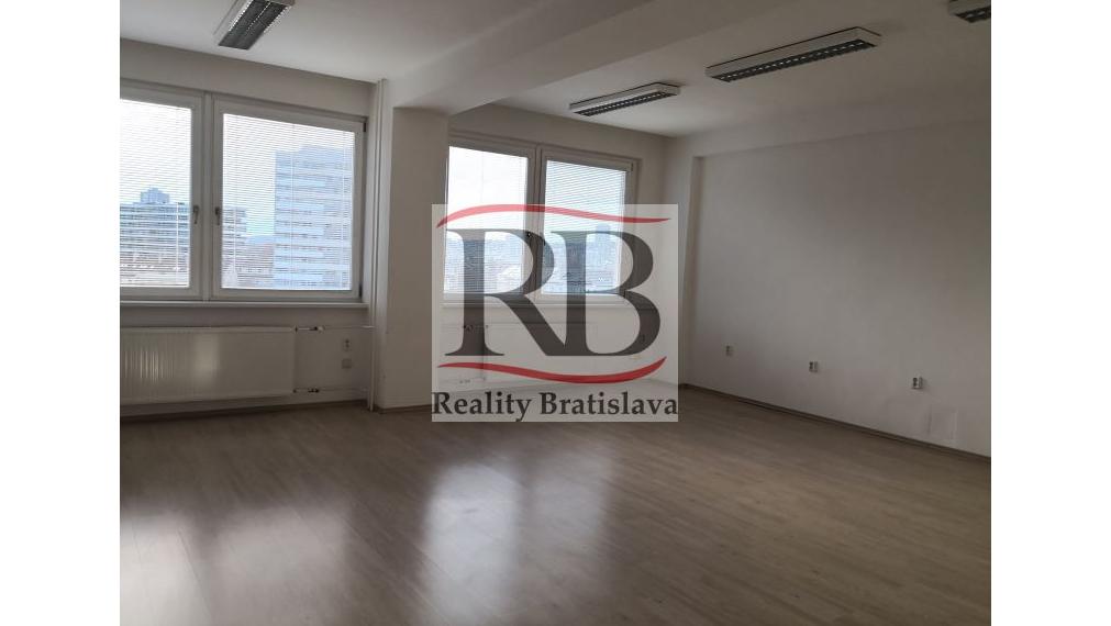 Uzavretý kancelársky celok v blízkosti trhoviska Miletičova, 244 m2 alebo 484 m2