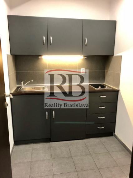 Kancelárske priestory na predaj, v blízkosti diaľničného obchvatu a letiska