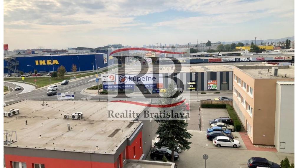 Kancelárske priestory na predaj, v blízkosti diaľničného obchvatu a letiska