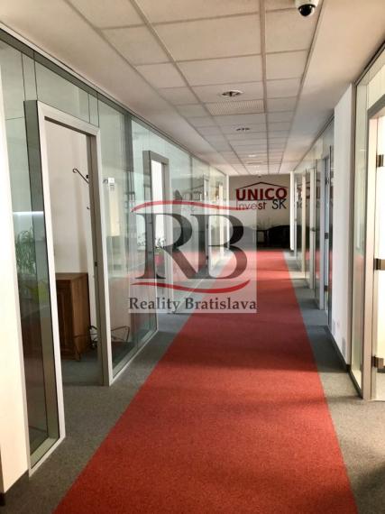 Kancelárske priestory na predaj, v blízkosti diaľničného obchvatu a letiska