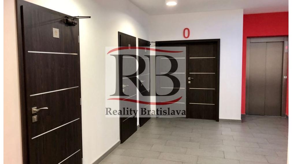 Kancelárske priestory na predaj, v blízkosti diaľničného obchvatu a letiska