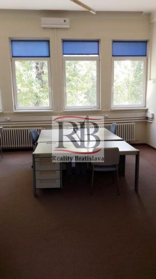 Klimatizovaný kancelársky priestor na Bojnickej ul. v Novom meste, 36m2