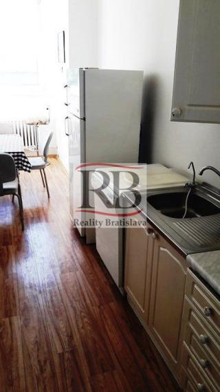 Klimatizovaný kancelársky priestor na Bojnickej ul. v Novom meste, 36m2