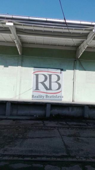 Skladový priestor(423m2) na prenájom Rača- Pri Šajbách