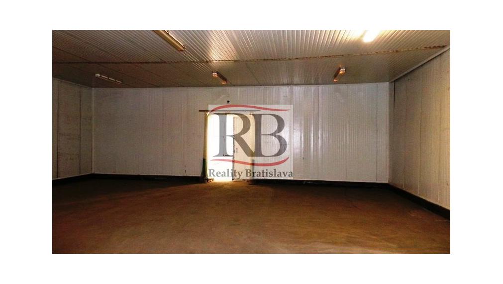 Skladový priestor(423m2) na prenájom Rača- Pri Šajbách