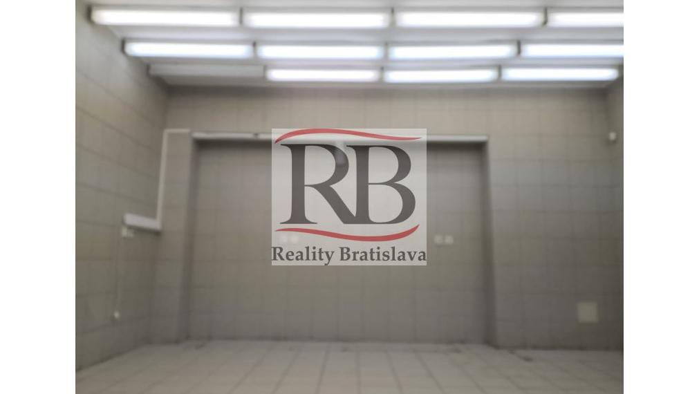 Priestory po KLINIKE, vhodné na ambulancie, kancelárie, 360 m2