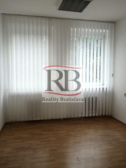 Priestory po KLINIKE, vhodné na ambulancie, kancelárie, 360 m2