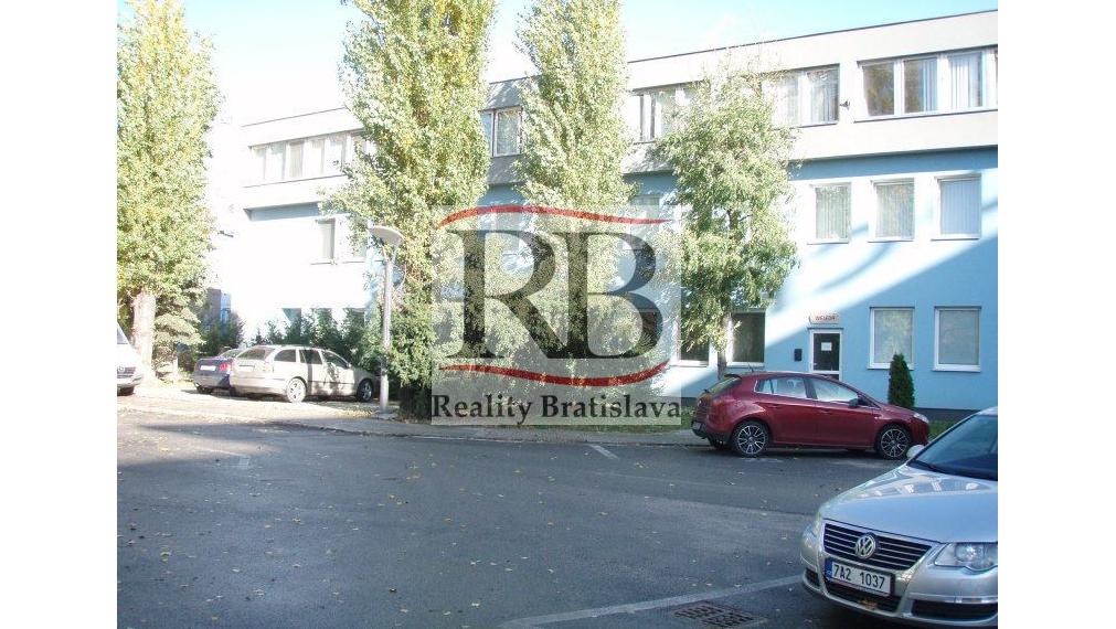 Priestory po KLINIKE, vhodné na ambulancie, kancelárie, 360 m2