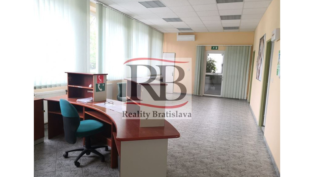 Priestory po KLINIKE, vhodné na ambulancie, kancelárie, 220 m2