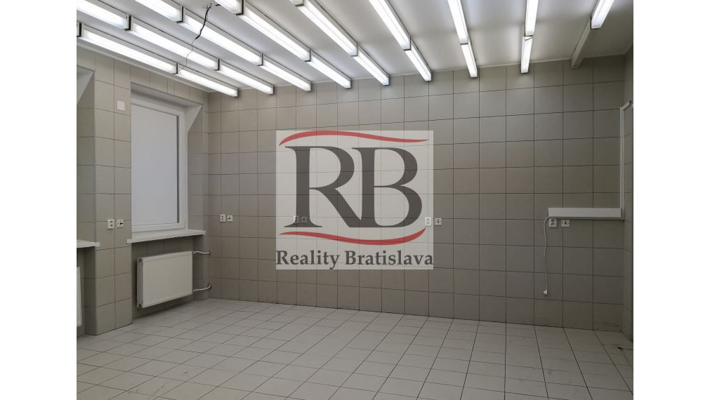 Priestory po KLINIKE, vhodné na ambulancie, kancelárie, 220 m2