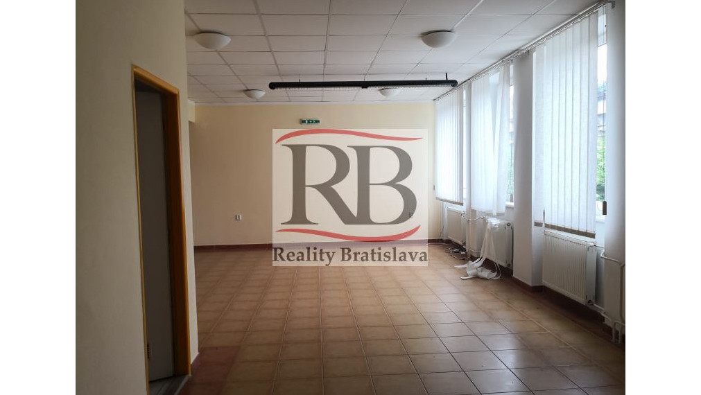Priestory po KLINIKE, vhodné na ambulancie, kancelárie, 220 m2