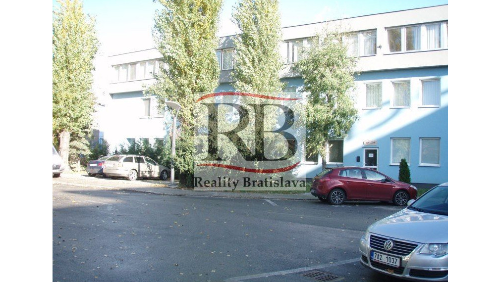 Priestory po KLINIKE, vhodné na ambulancie, kancelárie, 220 m2