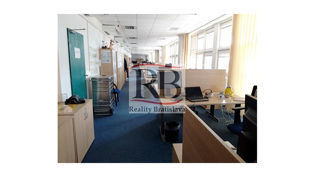 Samostatný kancelársky celok v budove Allianz na Karloveskej ul. v BA IV - Karlova Ves