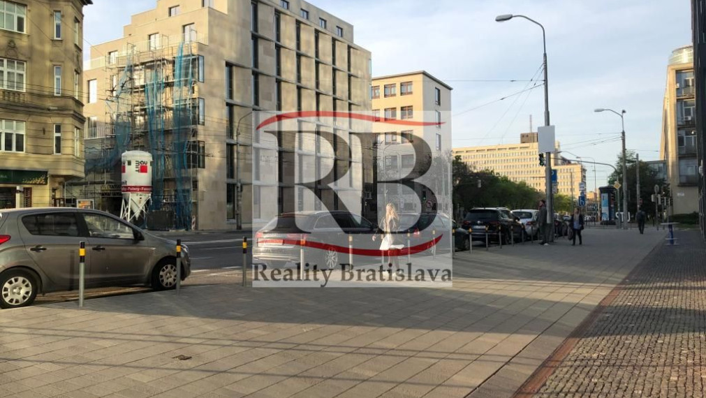 Nová kanc. priestory v centre, výborná dostupnosť, 800 m2