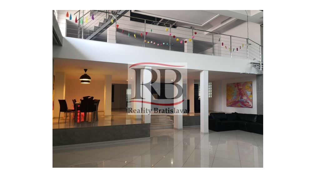 Dom vhodný aj na bývanie aj na podnikanie