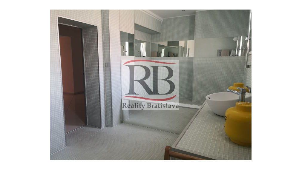 Dom vhodný aj na bývanie aj na podnikanie