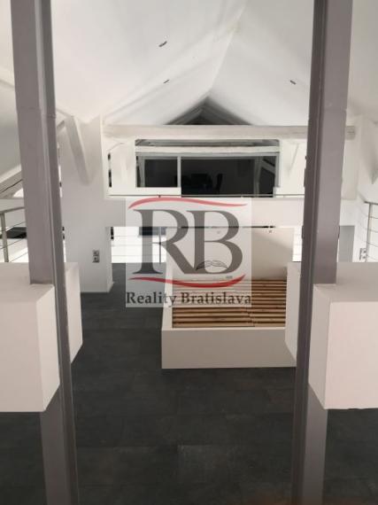 Dom vhodný aj na bývanie aj na podnikanie