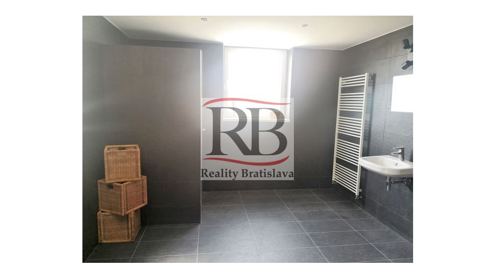 Dom vhodný aj na bývanie aj na podnikanie