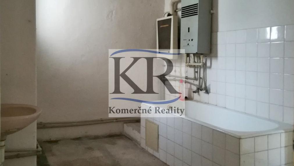 Polyfunkčný dom na predaj, TRENČÍN-centrum